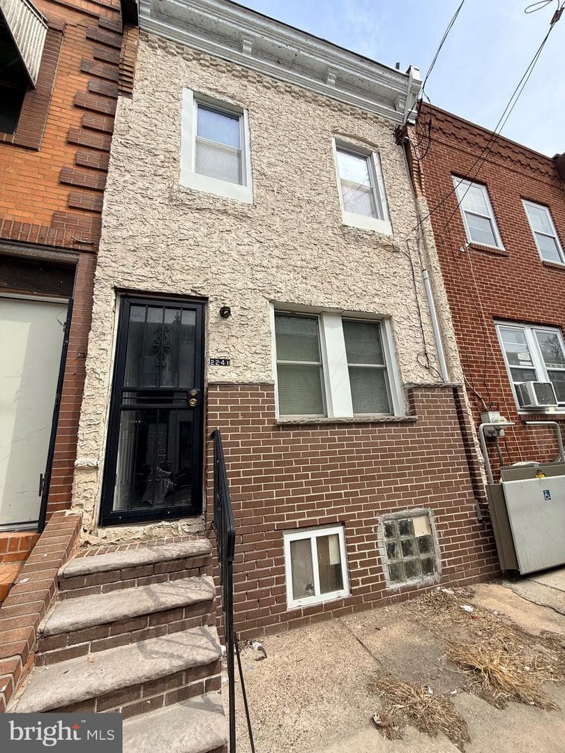 2241 Sigel Street photo 1