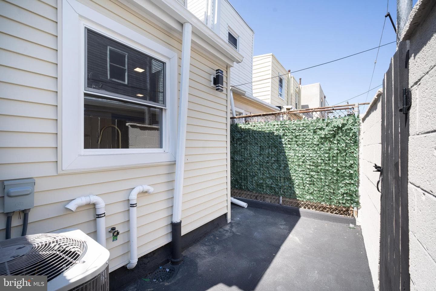 321 Emily Street photo 15