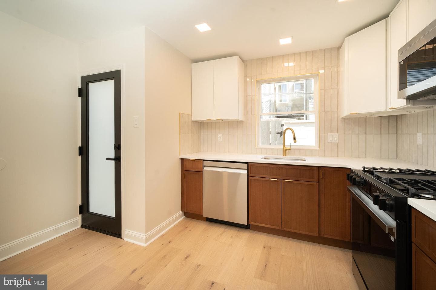321 Emily Street photo 7