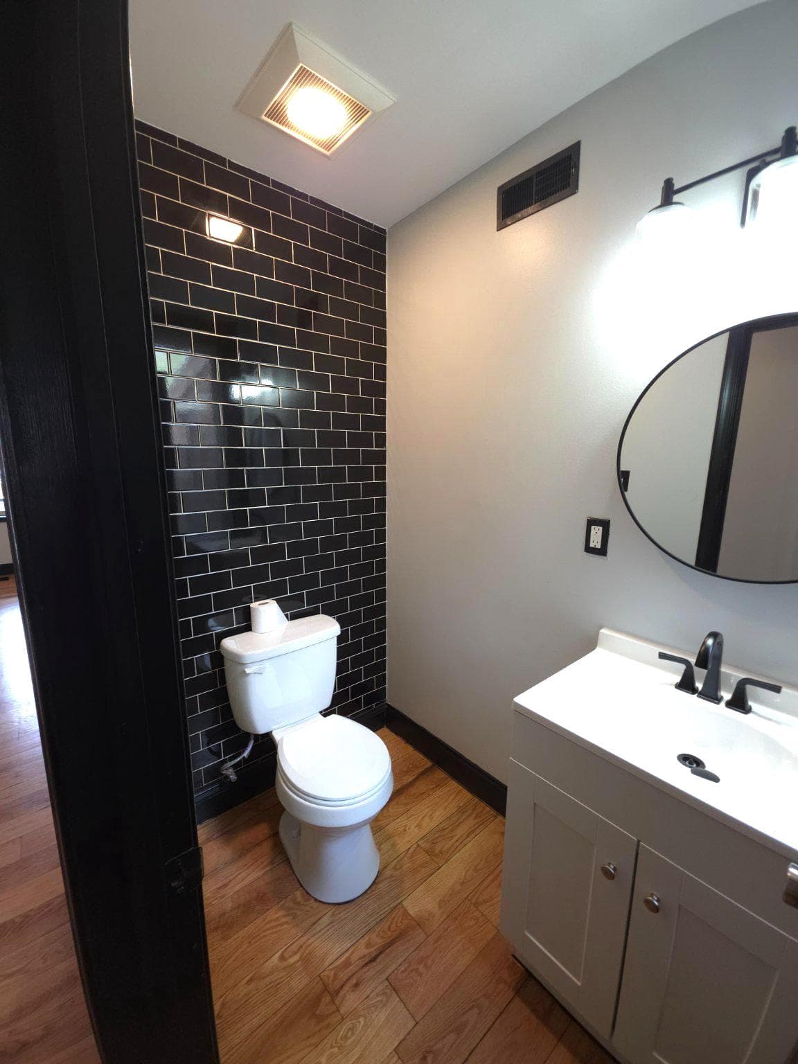 4668 James Street photo 10
