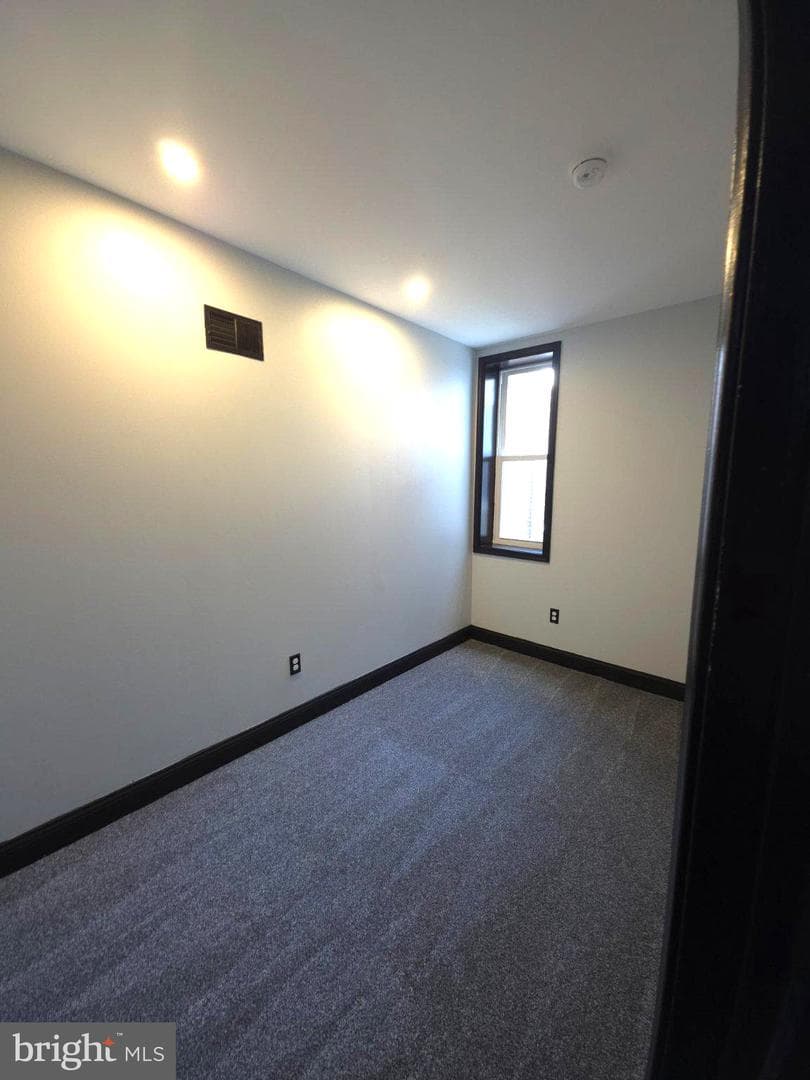 4668 James Street photo 16
