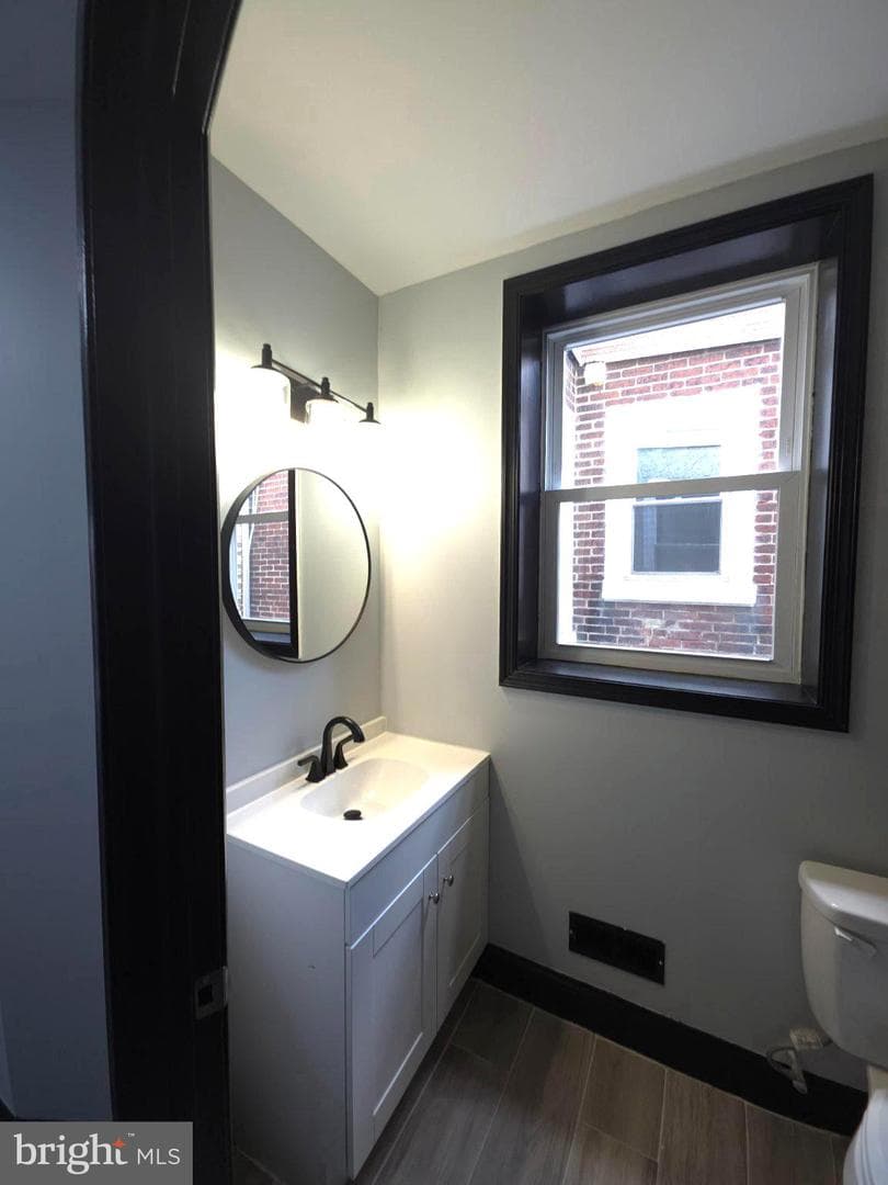 4668 James Street photo 17