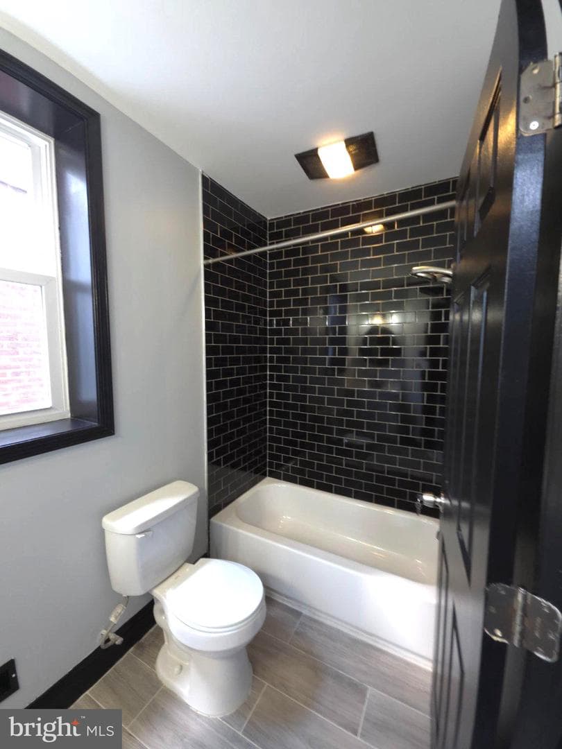 4668 James Street photo 18