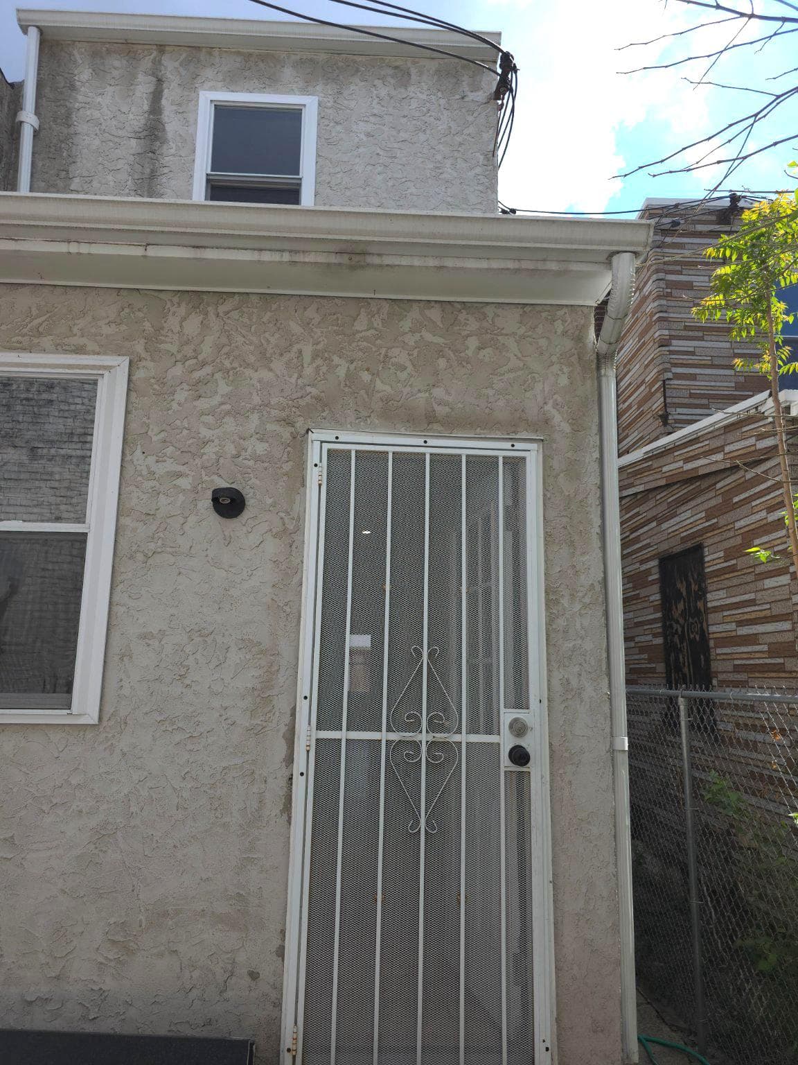 4668 James Street photo 20