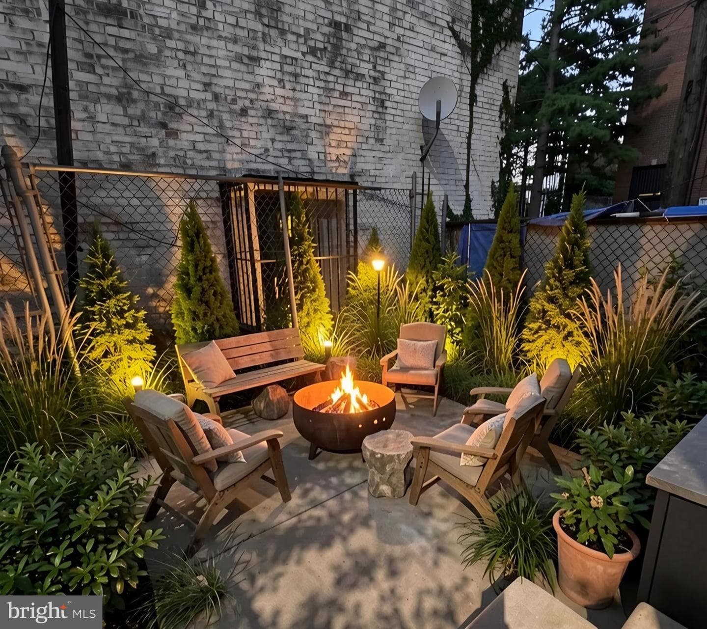 4668 James Street photo 22