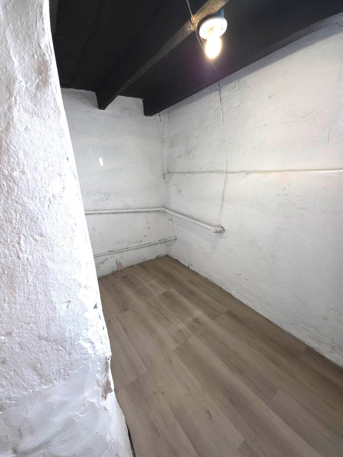 4668 James Street photo 25