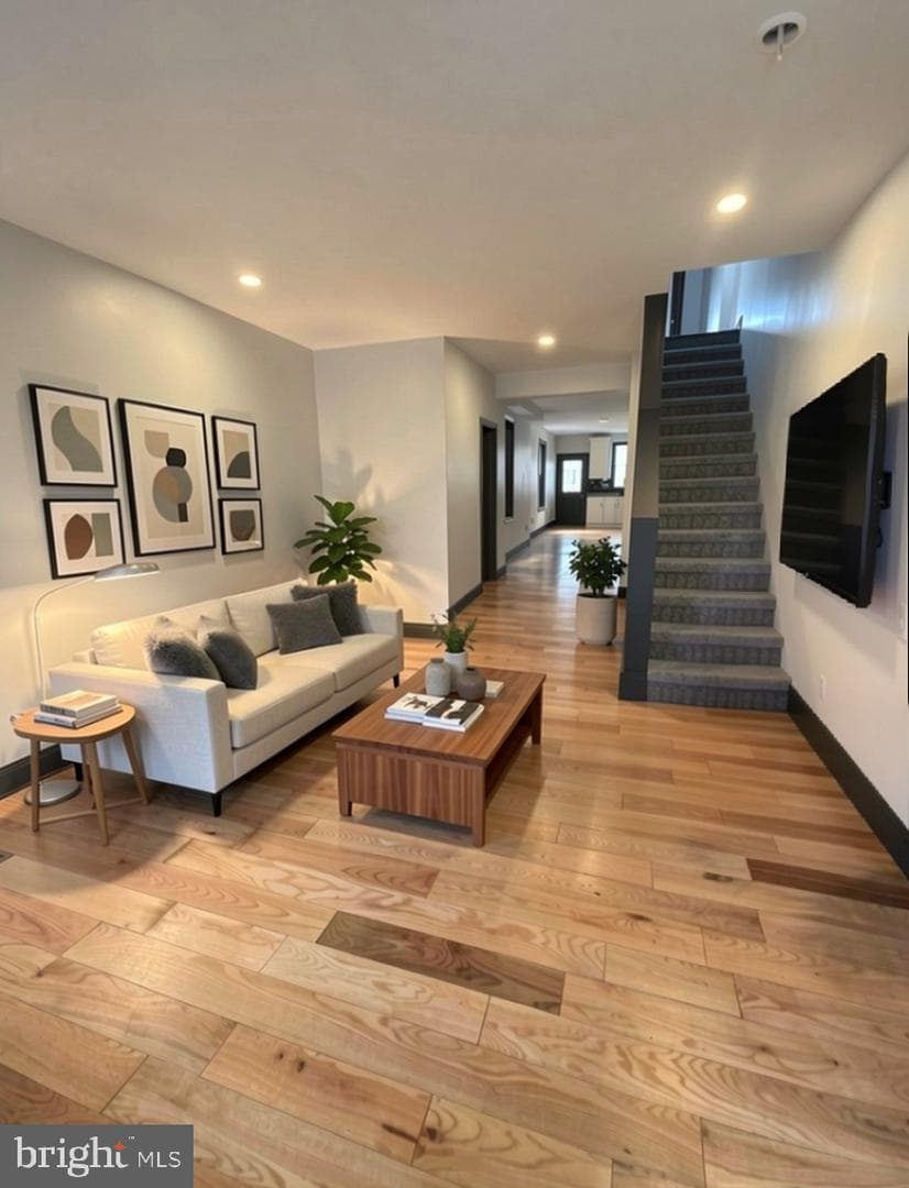 4668 James Street photo 4