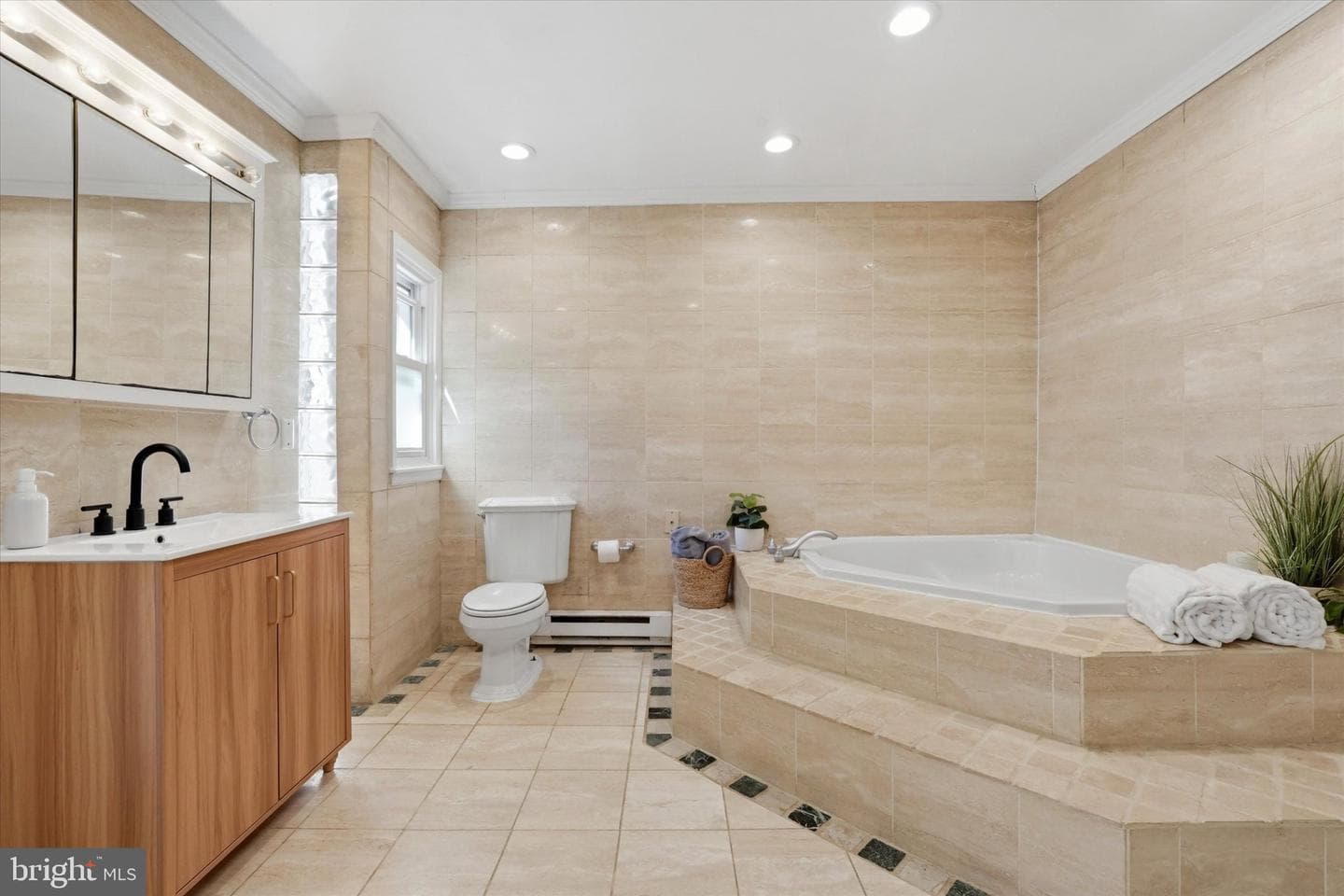308 S Iseminger Street photo 6