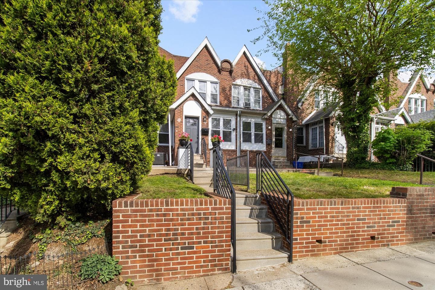 515 W Abbottsford Avenue photo 2