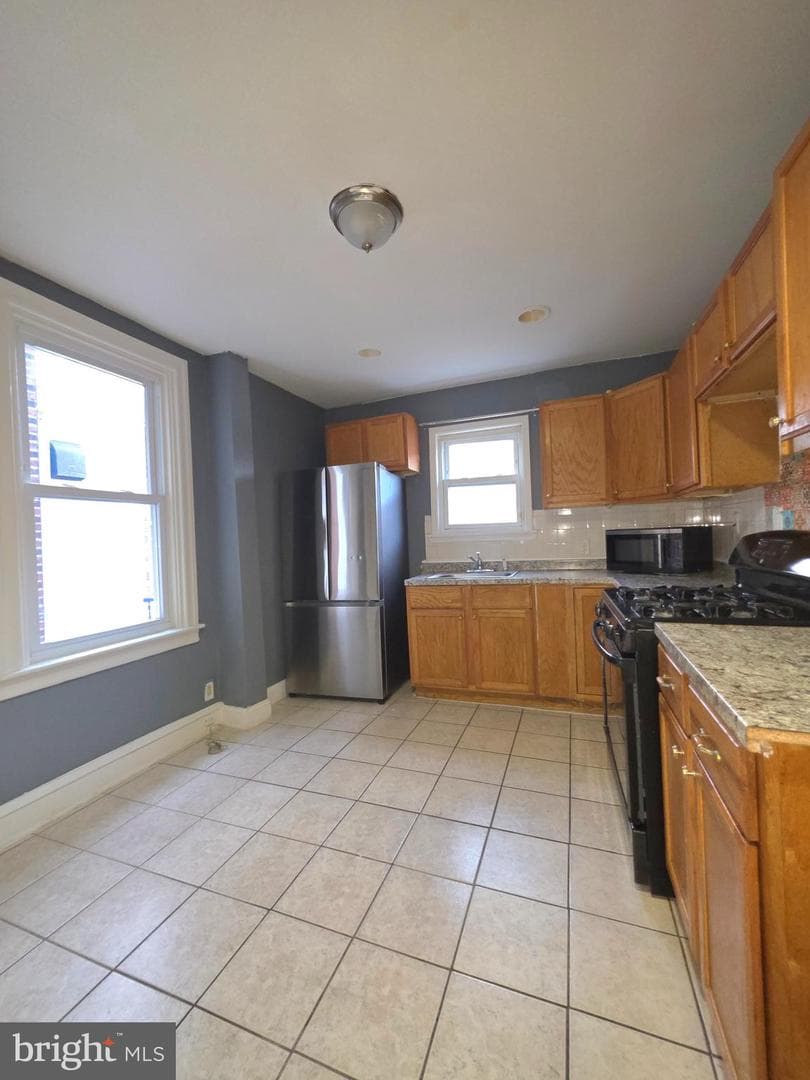 874 Anchor Street photo 5