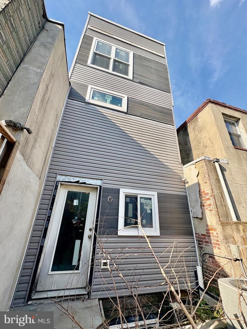 634 Watkins Street photo 4