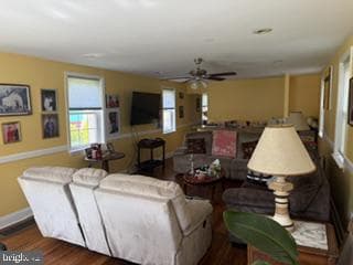 229 E Price Street photo 3