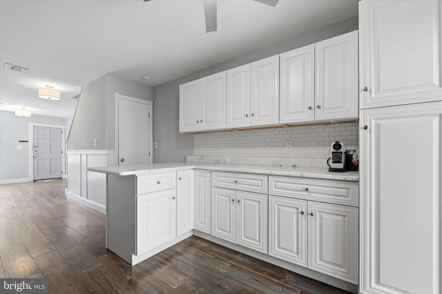 533 Titan Street photo 10