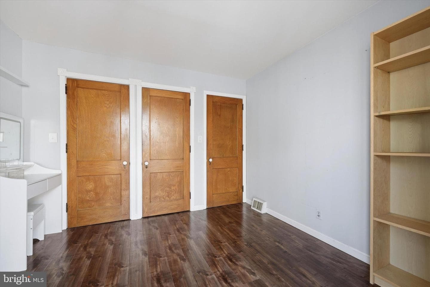 533 Titan Street photo 16
