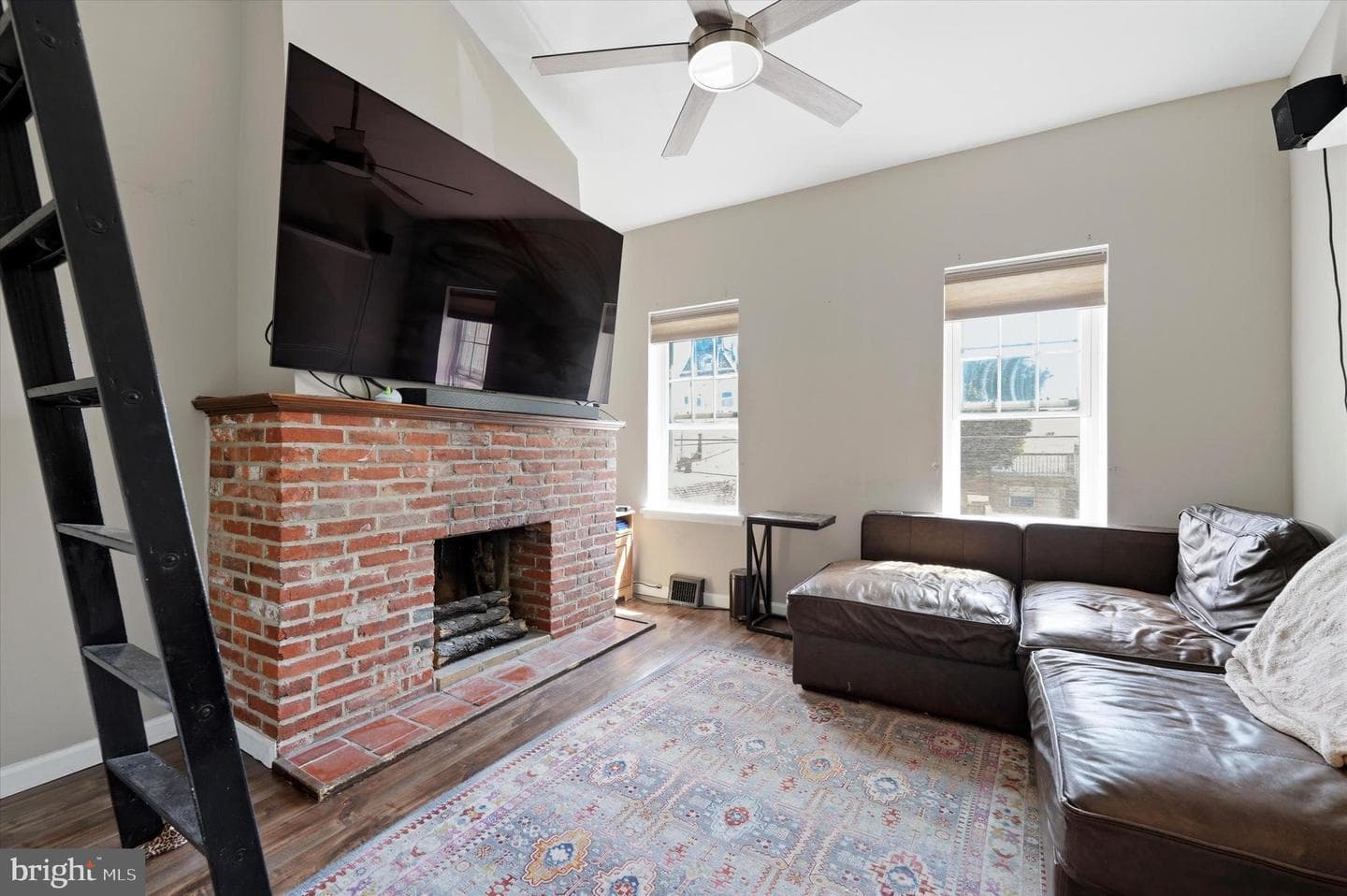 533 Titan Street photo 19