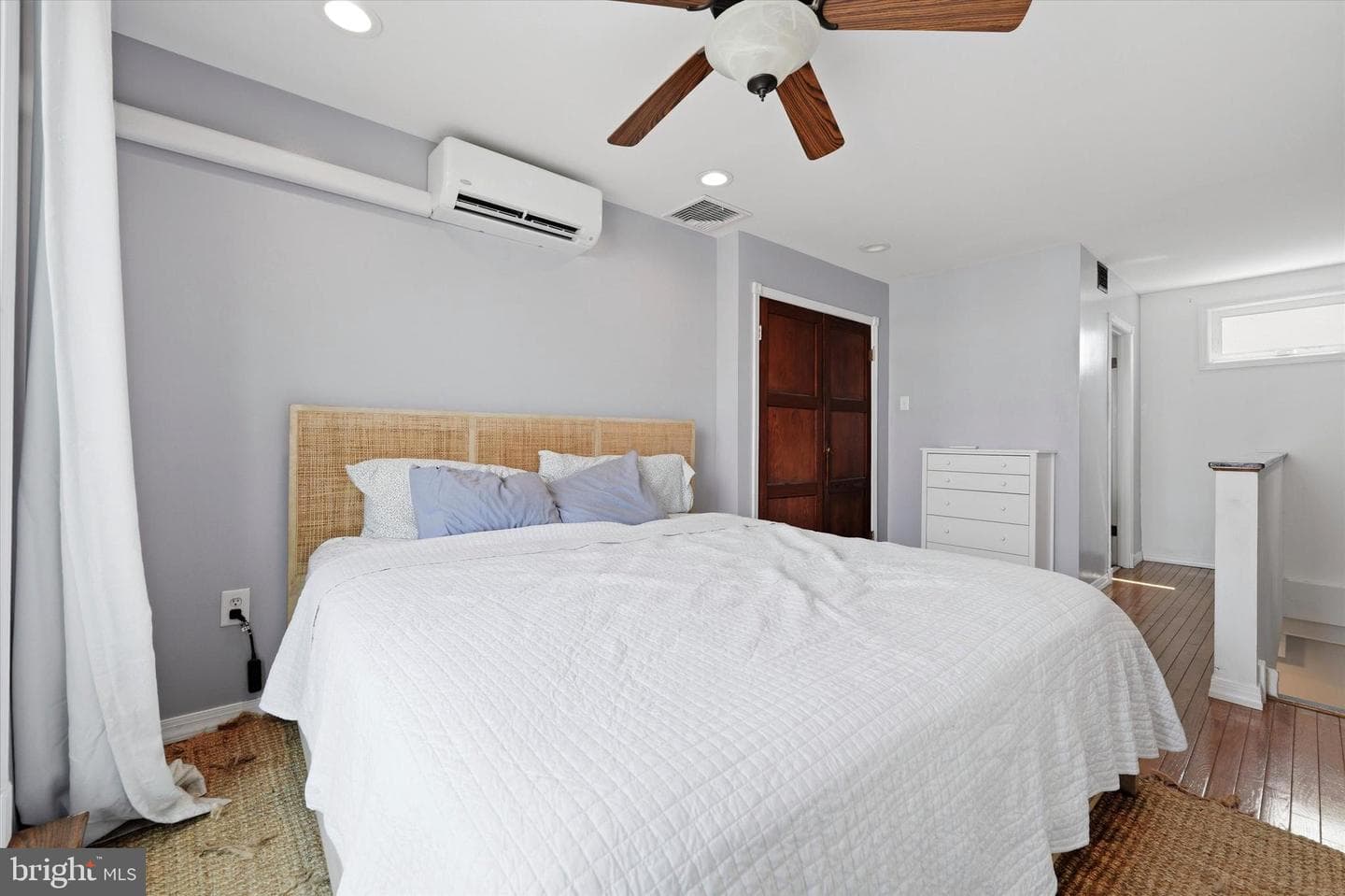 533 Titan Street photo 23