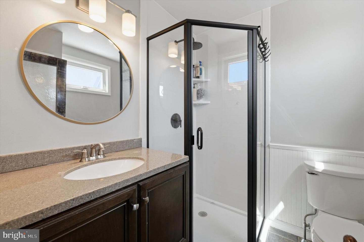 533 Titan Street photo 24