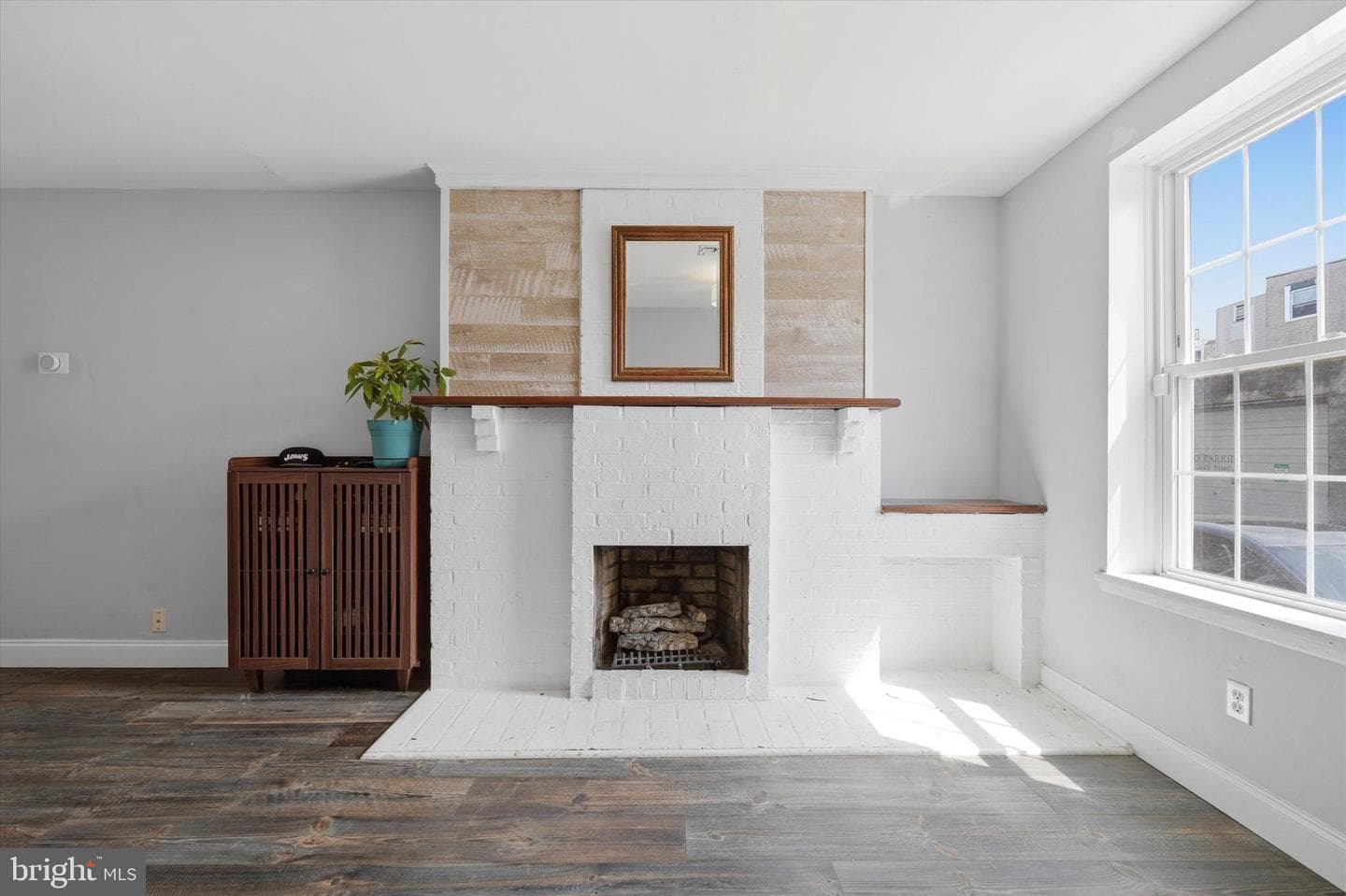 533 Titan Street photo 4