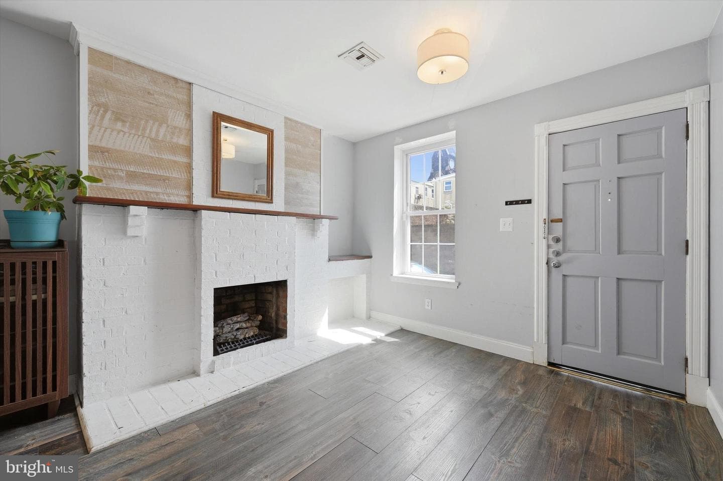 533 Titan Street photo 5