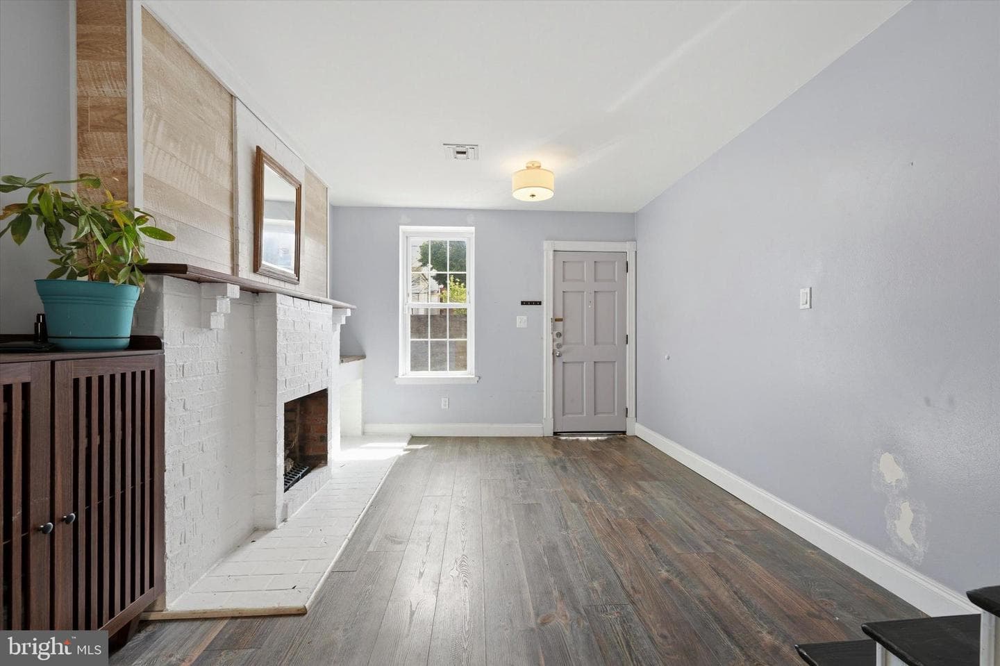 533 Titan Street photo 6