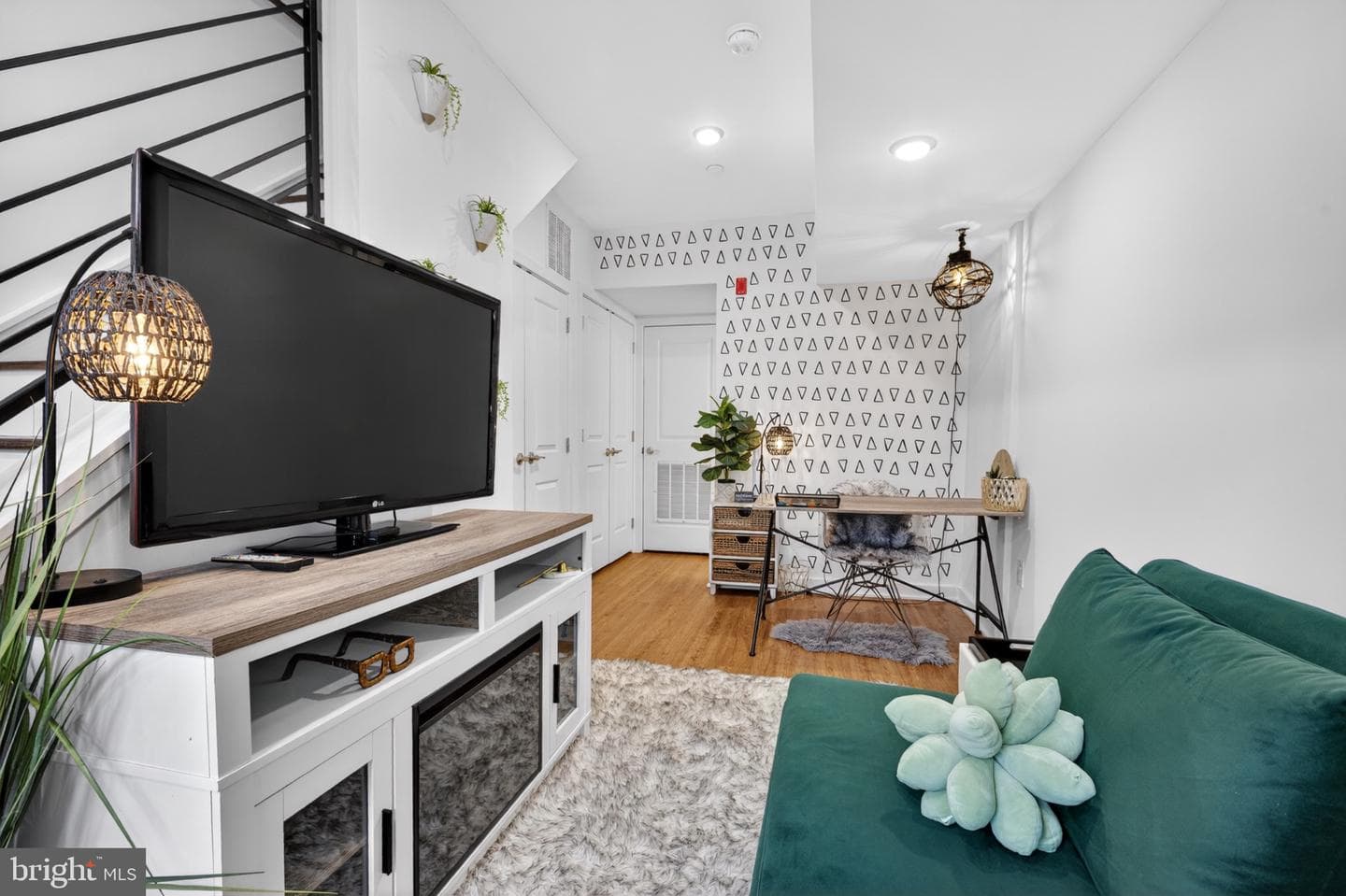 4727 Walnut Street #1