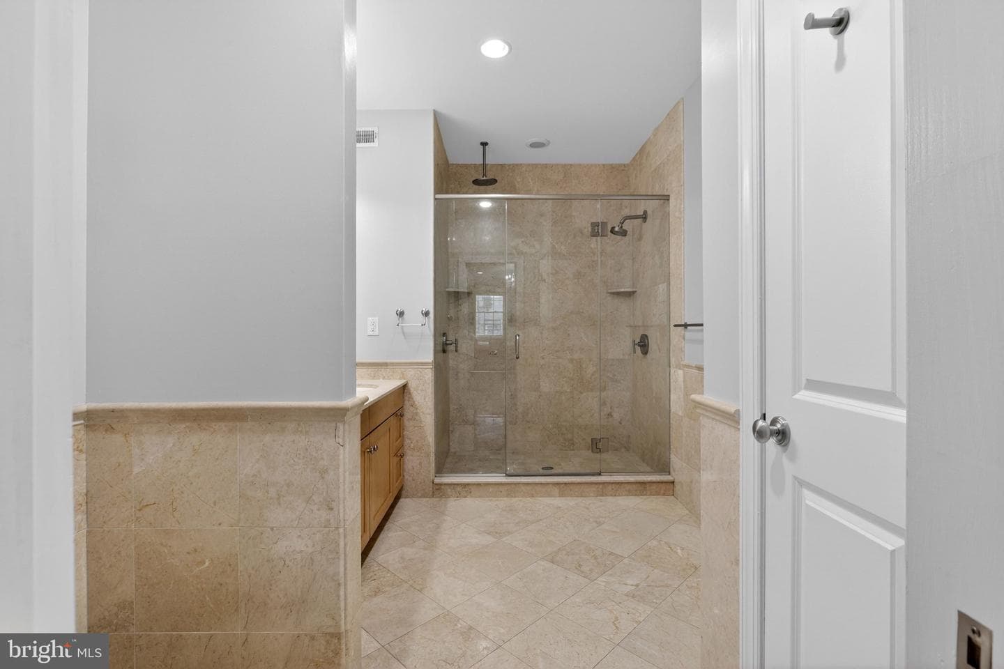 714 S Mole Street photo 32