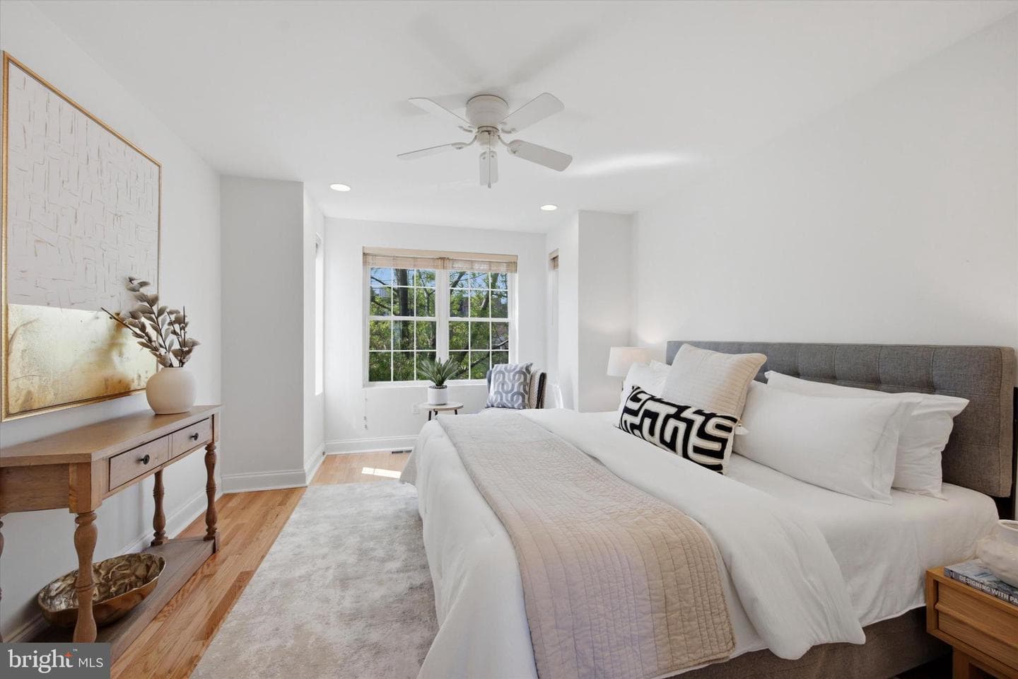 2405 Catharine Street photo 12