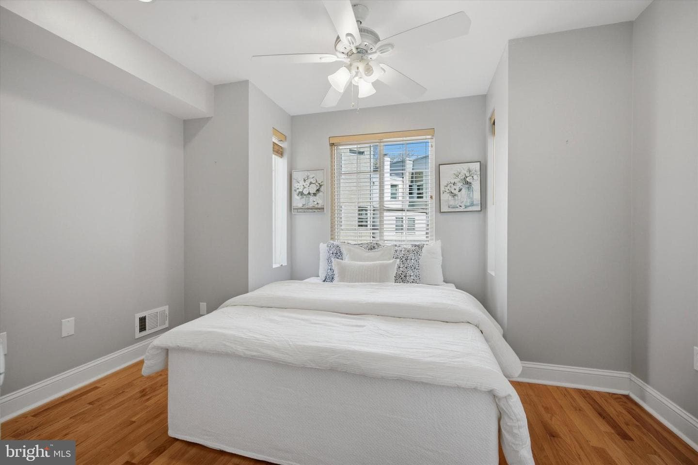 2405 Catharine Street photo 20