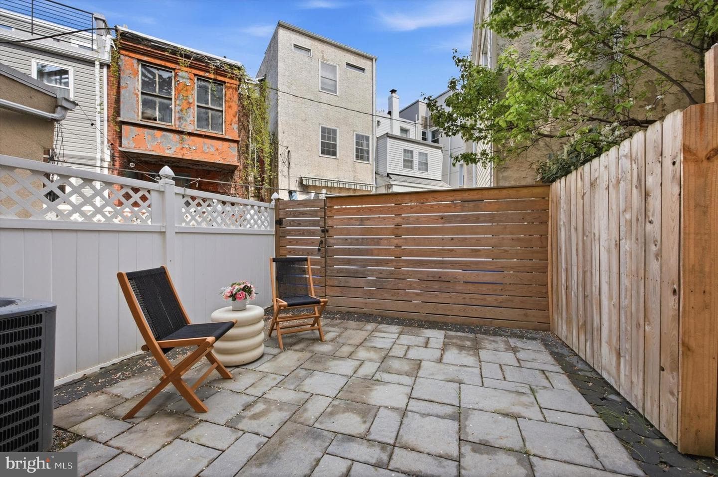 2405 Catharine Street photo 29