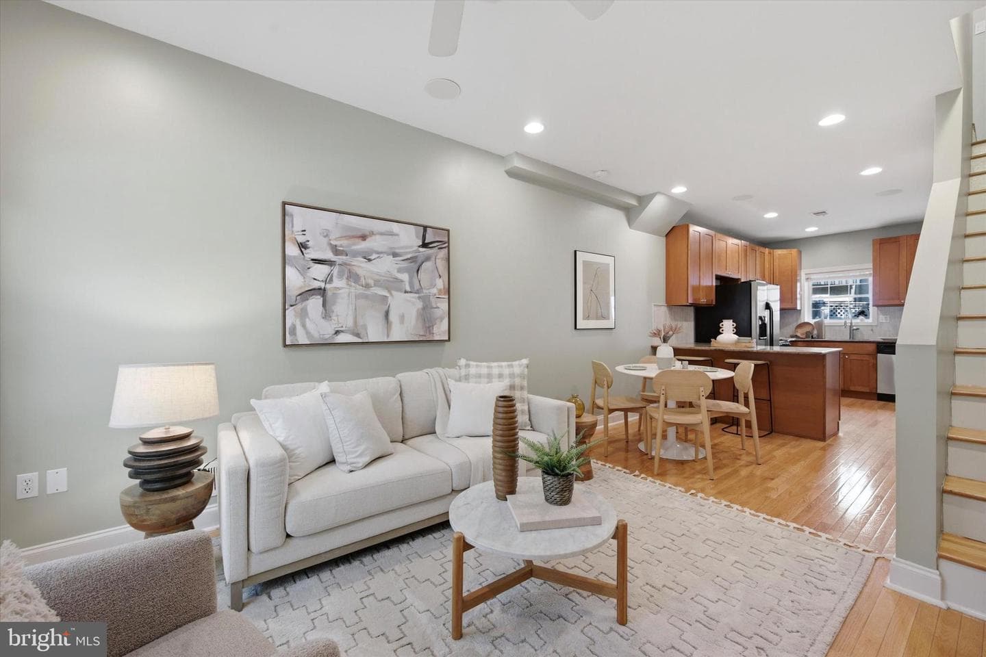 2405 Catharine Street photo 3
