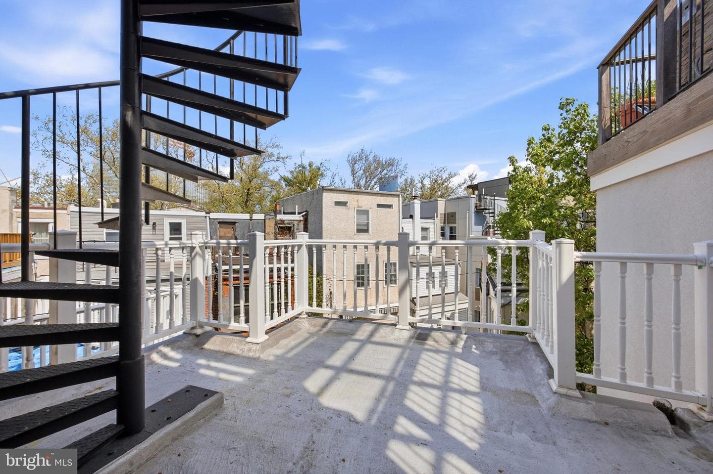 2405 Catharine Street photo 31