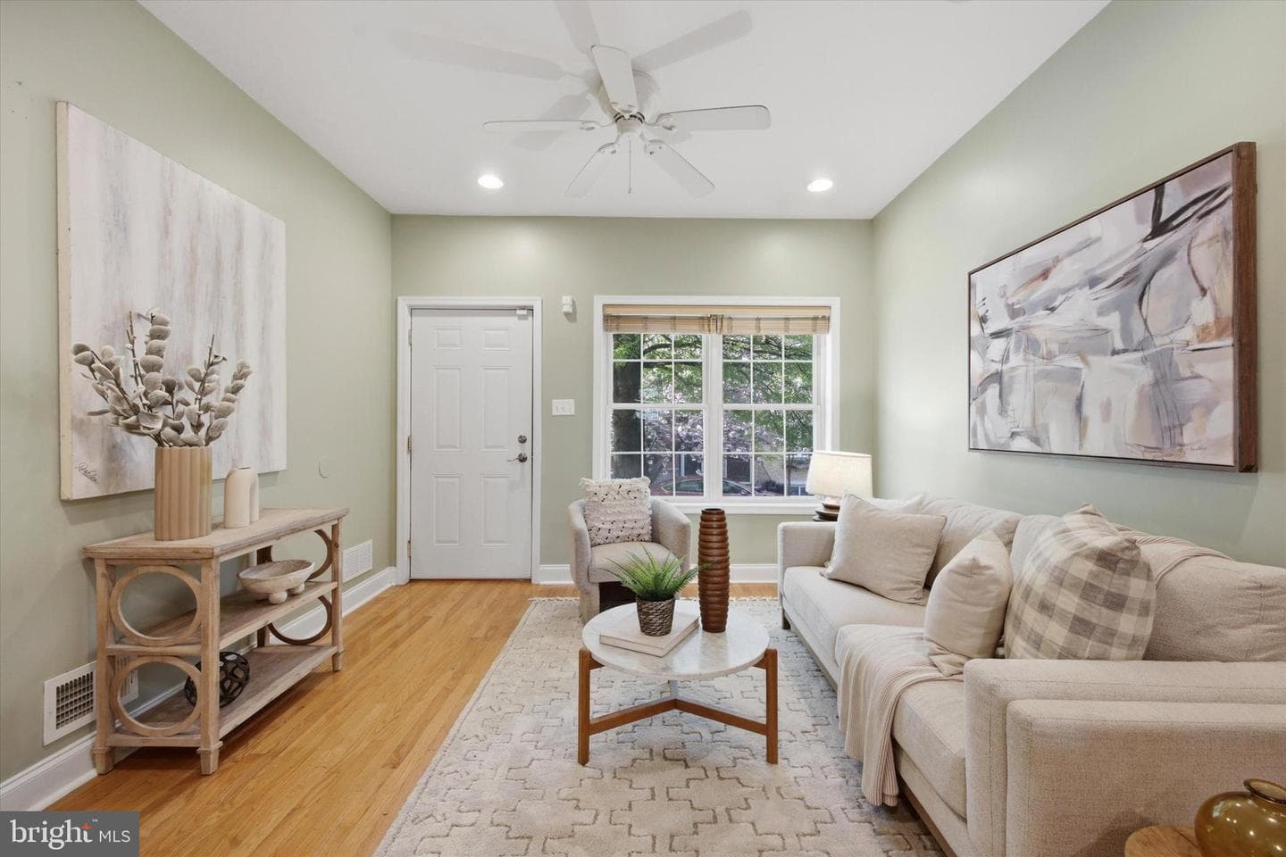 2405 Catharine Street photo 4