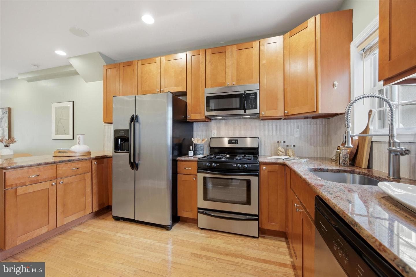 2405 Catharine Street photo 7