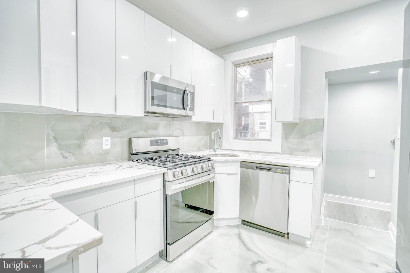 880 Granite Street photo 5