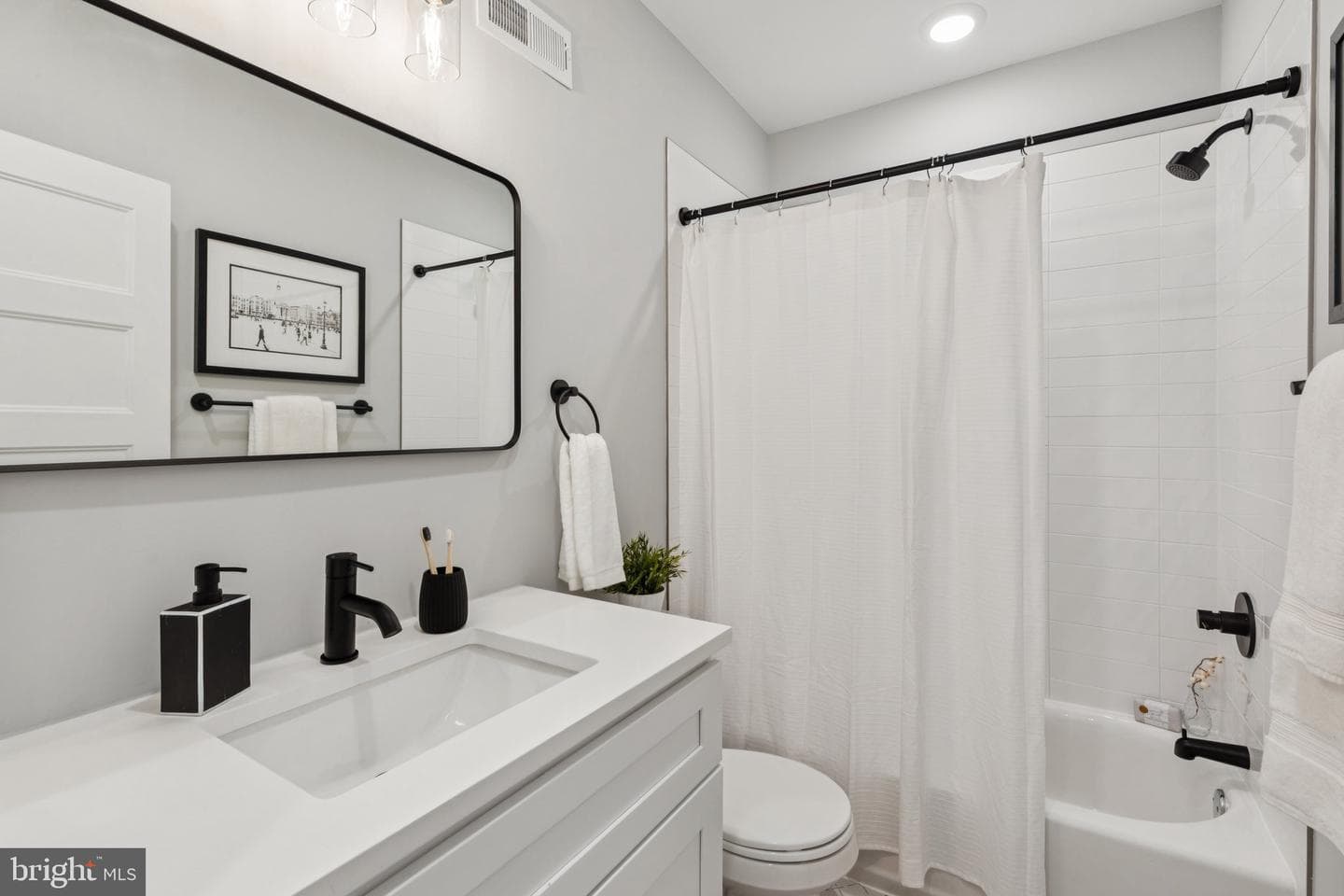 3867 Manor Street photo 11