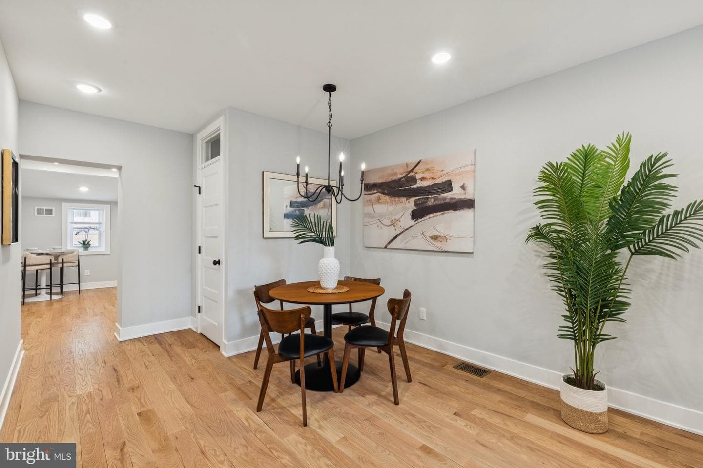 3867 Manor Street photo 4