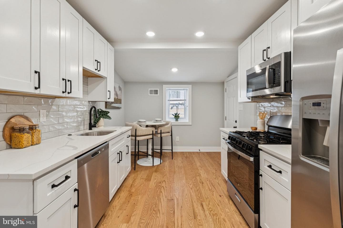 3867 Manor Street photo 5