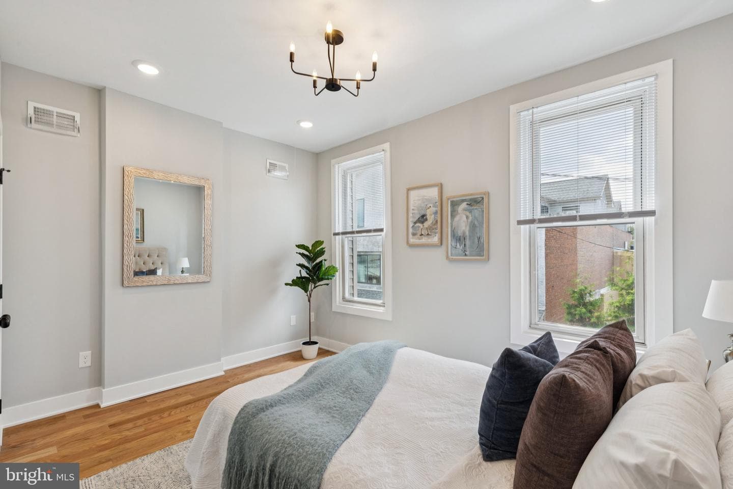 3867 Manor Street photo 8
