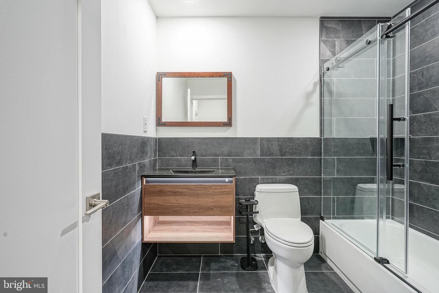 1143 Tasker Street photo 33