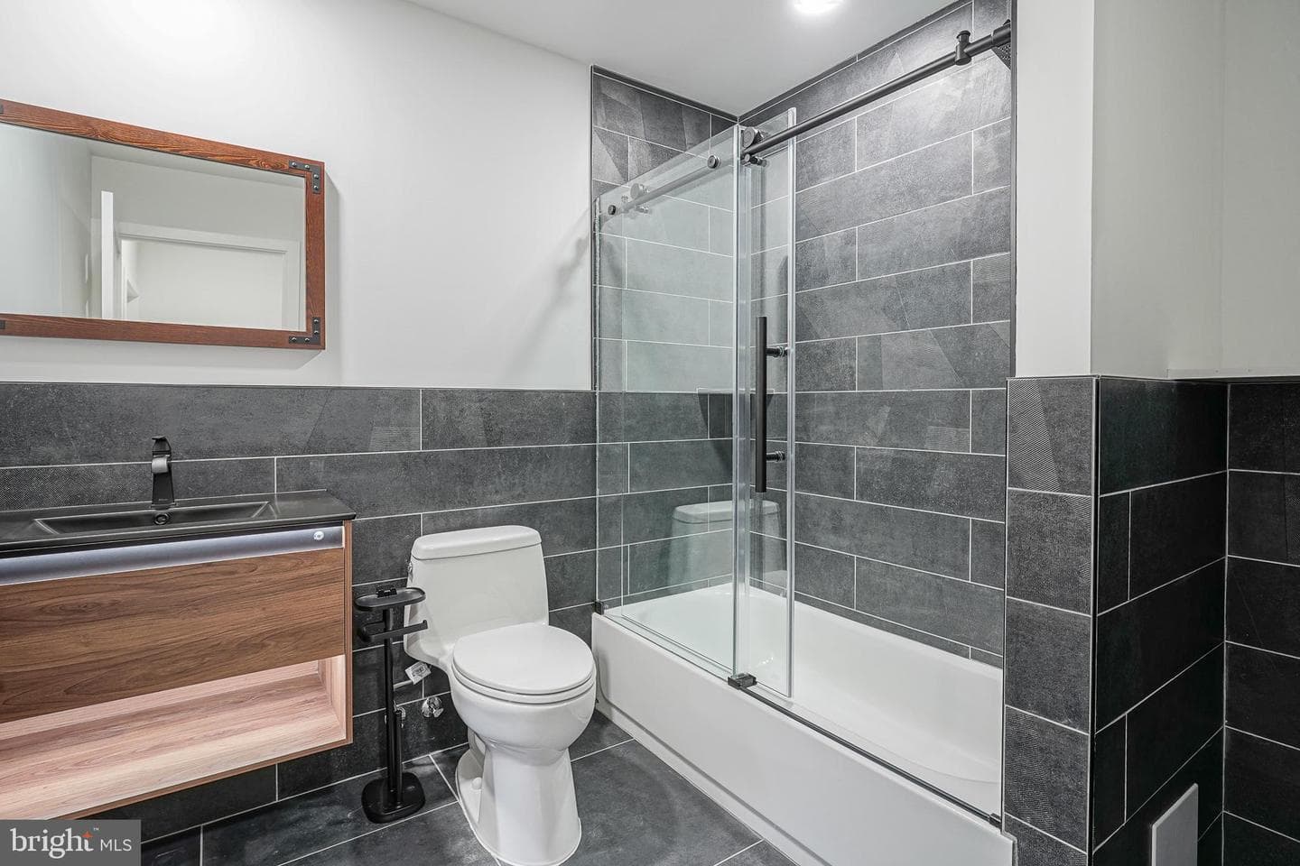 1143 Tasker Street photo 34