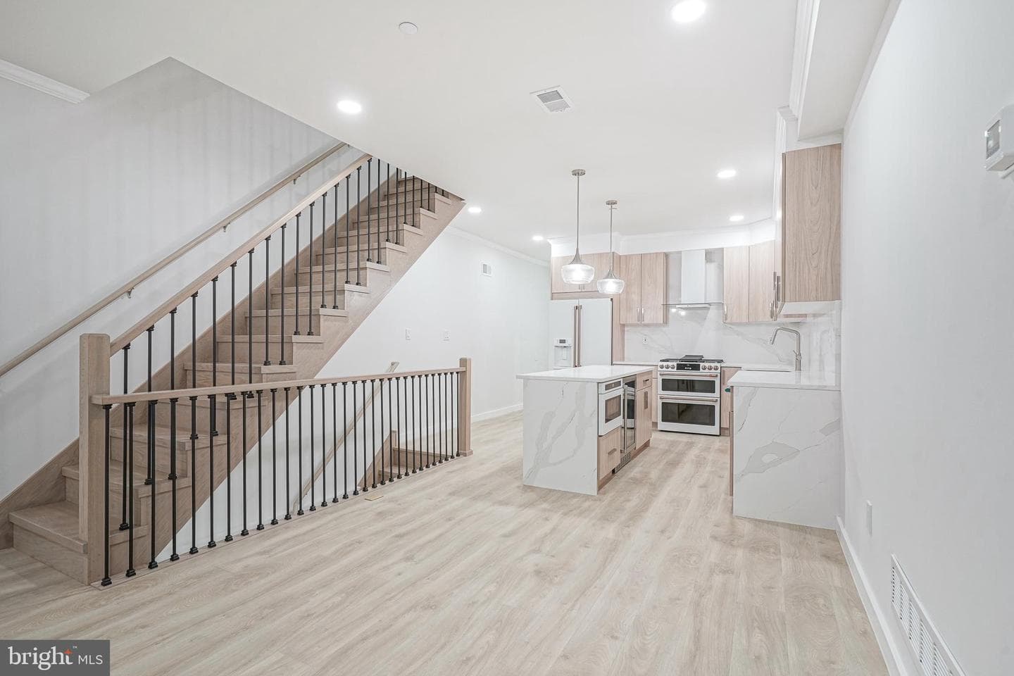 1143 Tasker Street photo 5