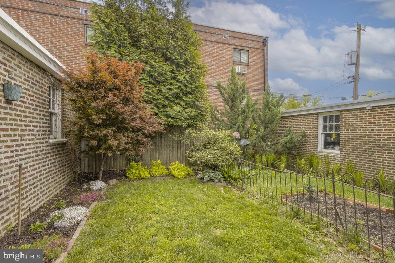 338 E Allens Lane photo 28
