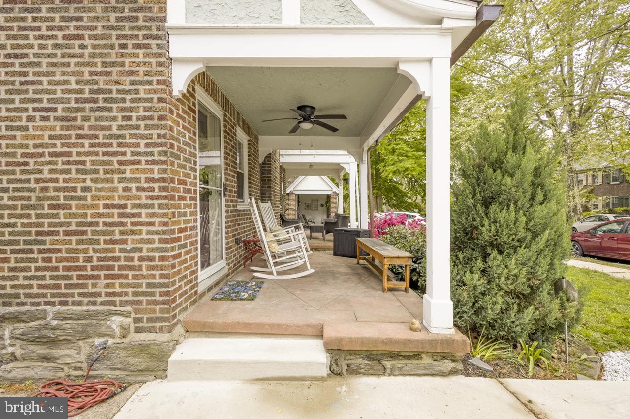 338 E Allens Lane photo 3