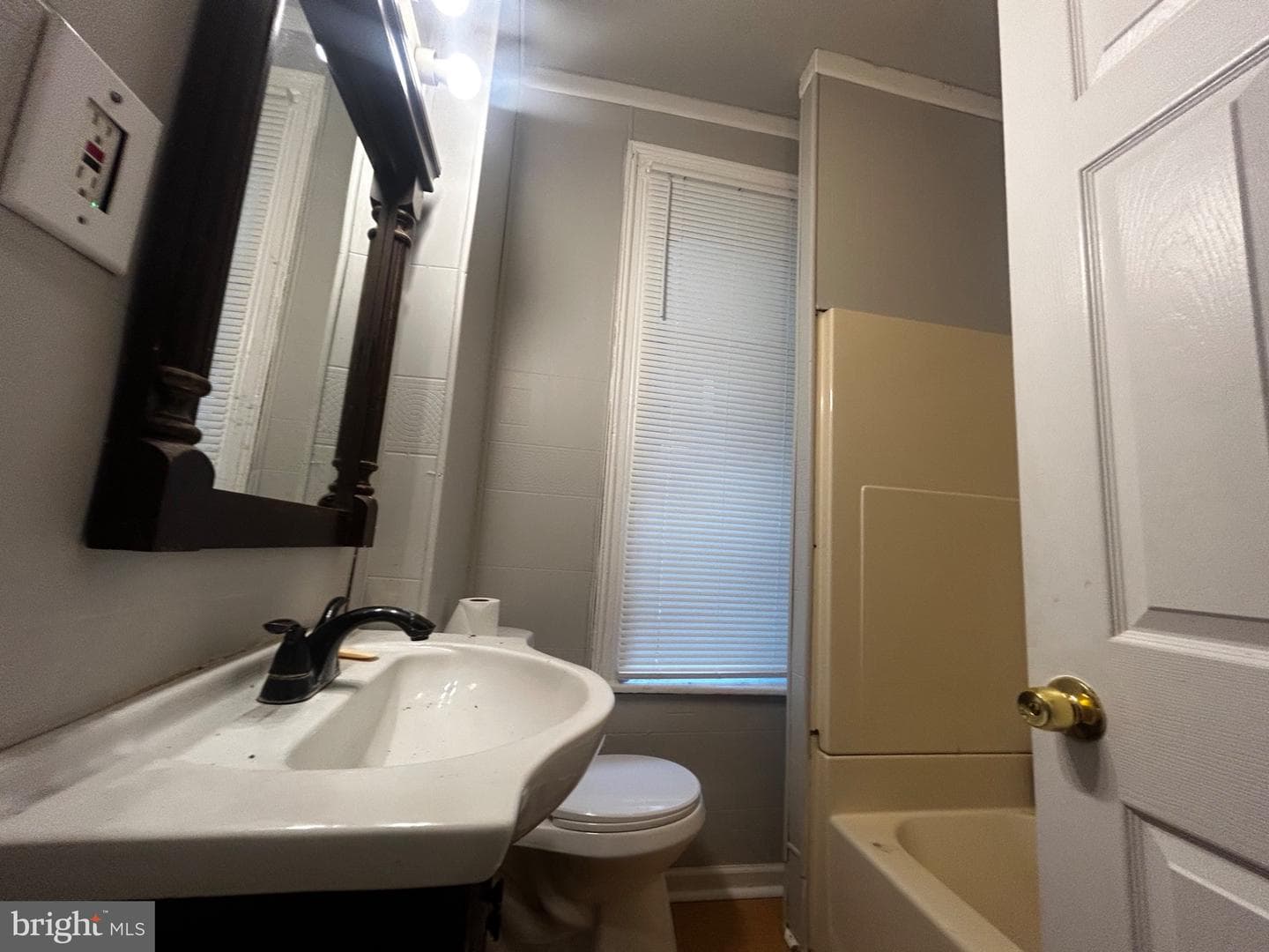 864 E Chelten Avenue photo 20
