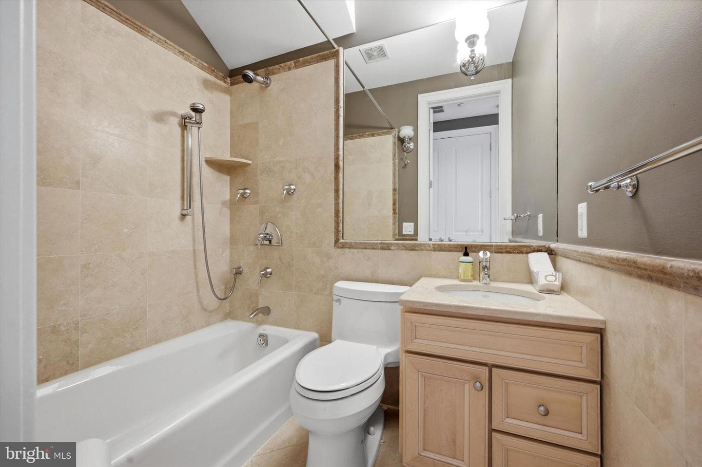915 Clinton Street #203 photo 20
