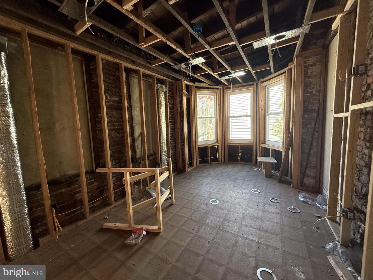 867 E Thompson Street photo 3