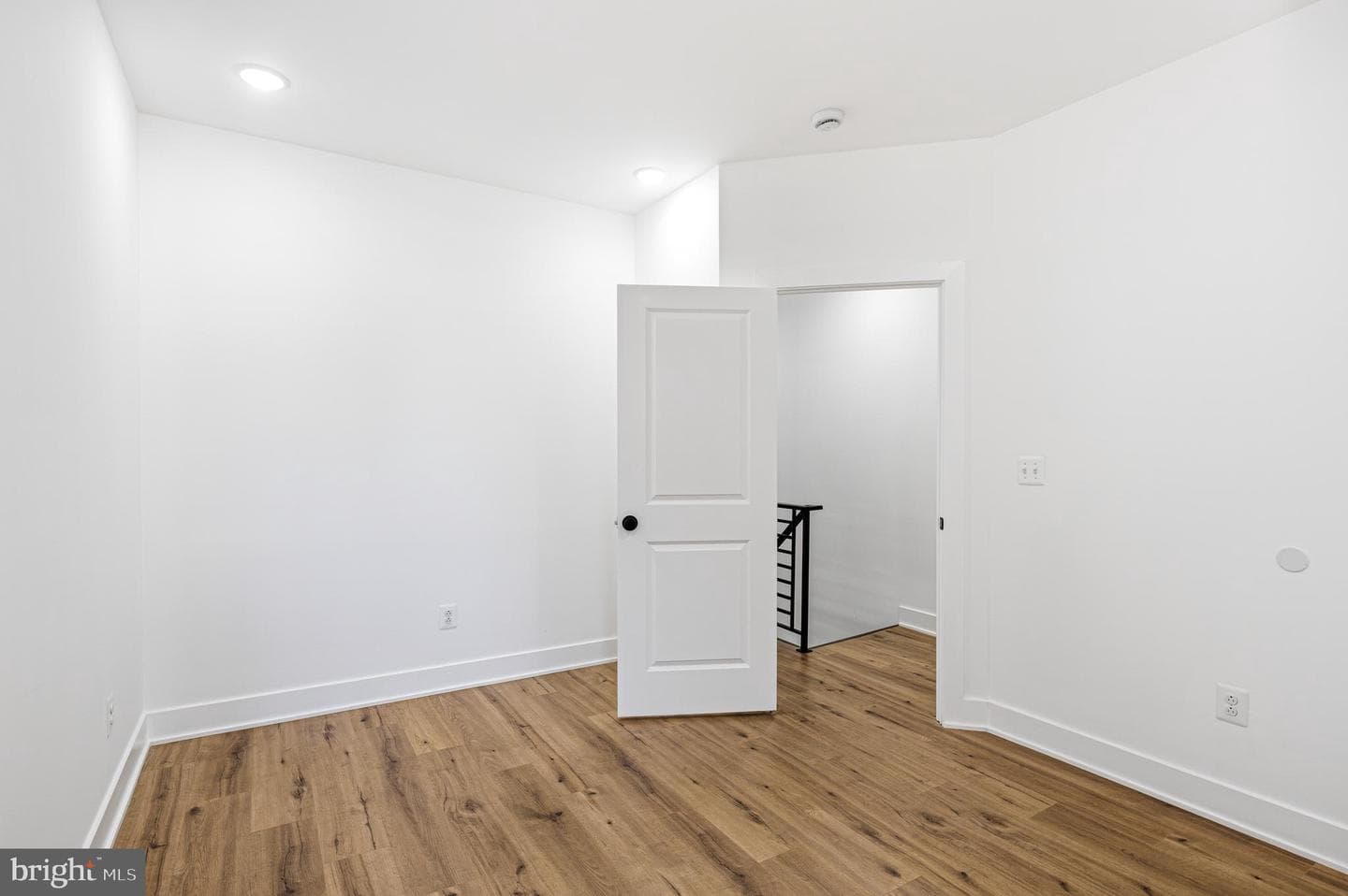 5817 Walnut Street photo 22