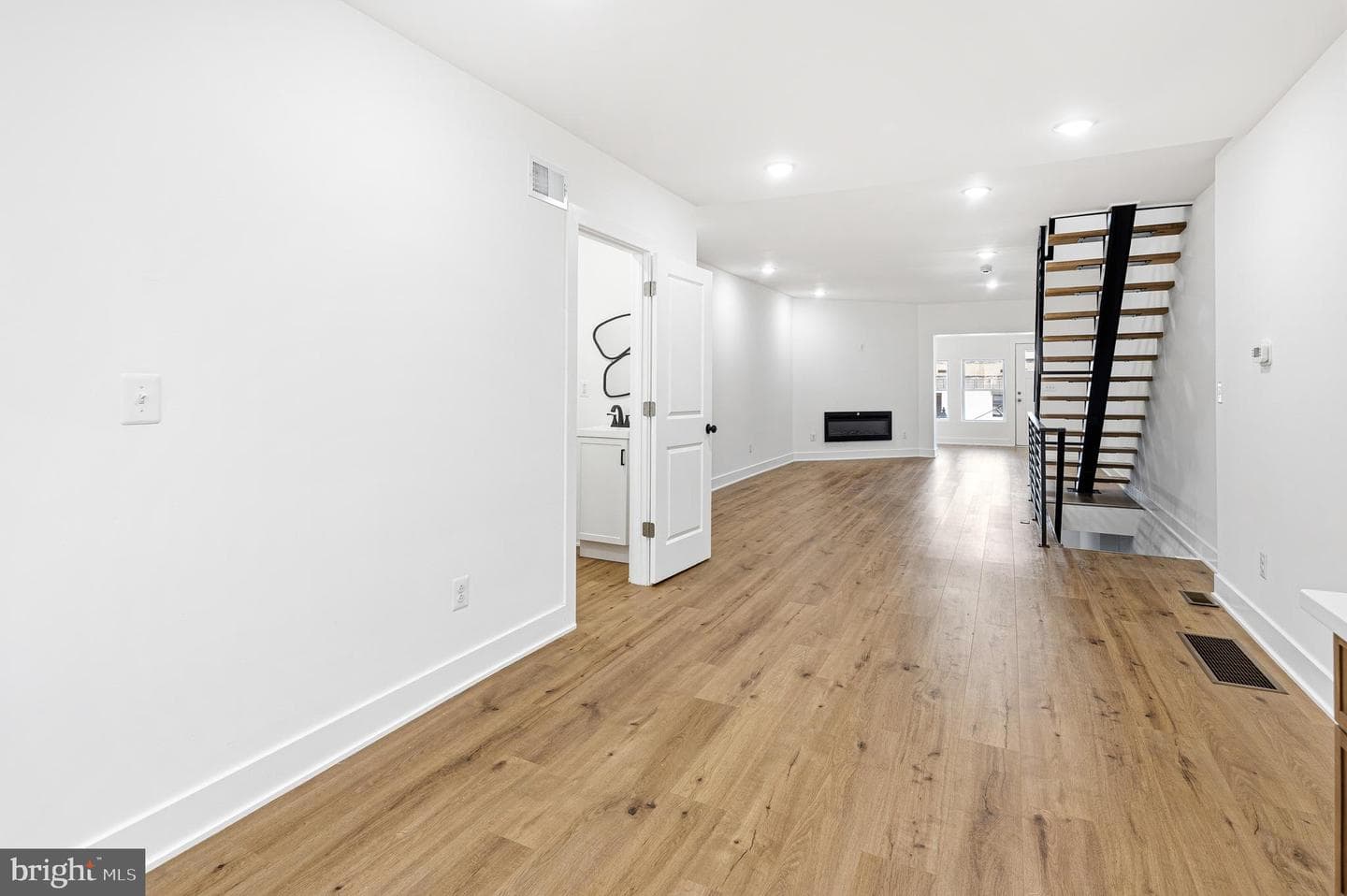 5817 Walnut Street photo 3
