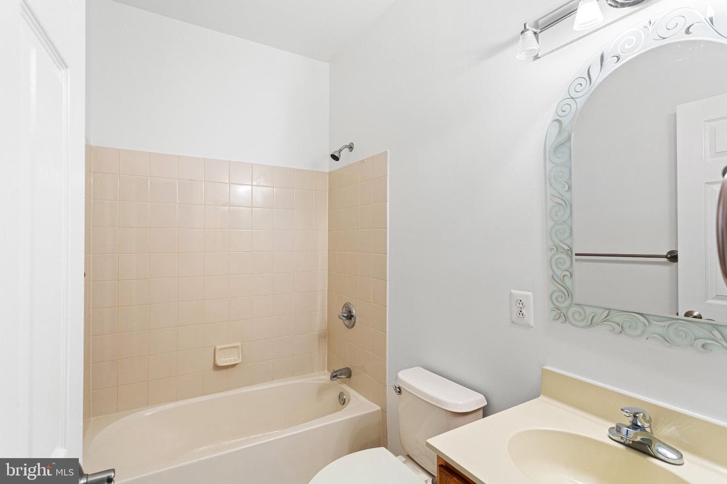 3147 W Thompson Street photo 12