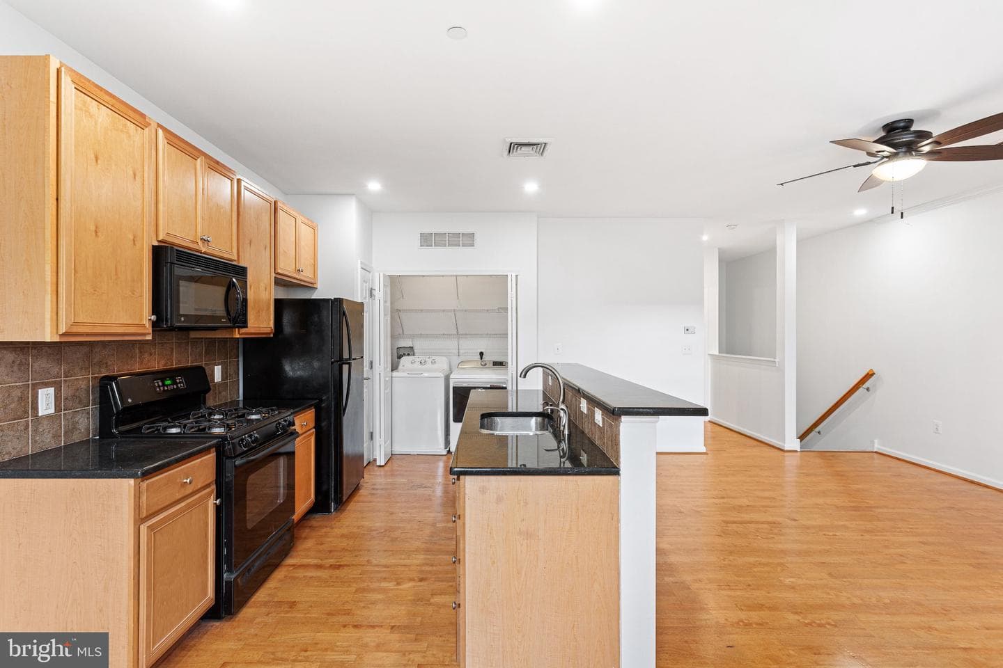 3147 W Thompson Street photo 2